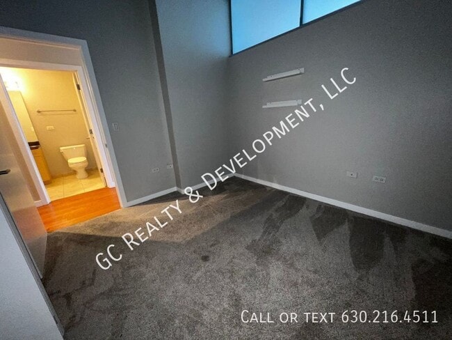 Building Photo - 235 W Van Buren St