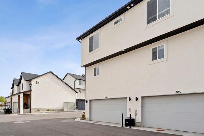 Building Photo - 635 40th St