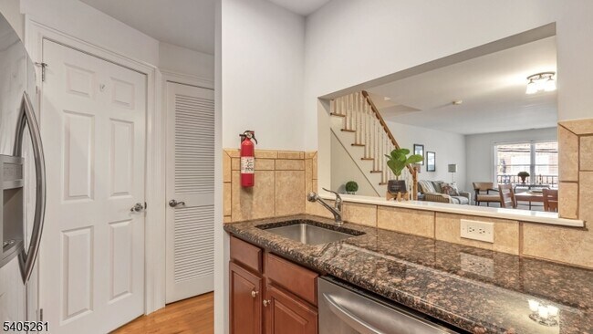 Building Photo - 112 N Broadway