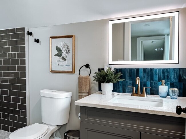 Building Photo - 3923 Victory Blvd