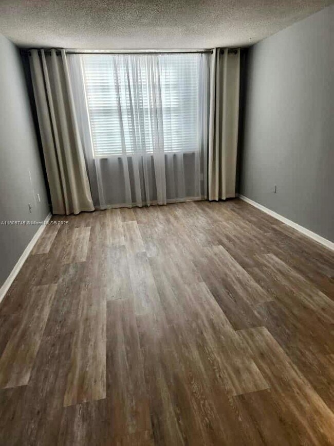 Building Photo - 1080 94th St