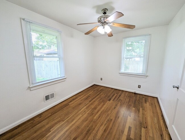 Building Photo - 933 Foley Dr