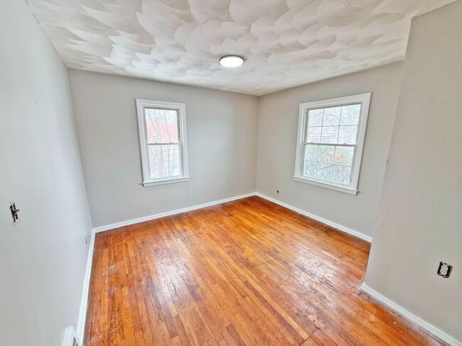 Building Photo - Convenient Showings — No Appointment Needed!
