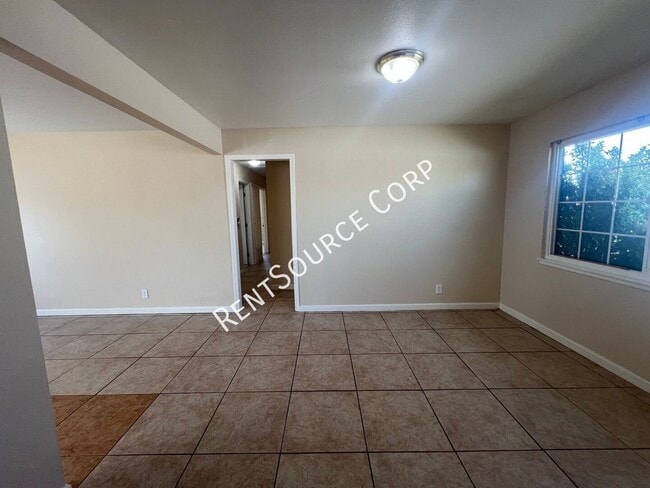 Building Photo - 1200 Kelly Dr