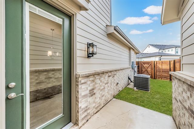 Building Photo - 9613 Thorncrown Ln
