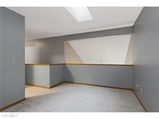 Building Photo - 2 br, 2 bath Townhome - 2056 Willow Cir