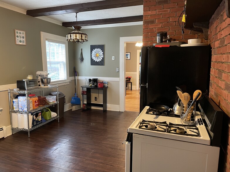 Kitchen - 1910 Oneida St