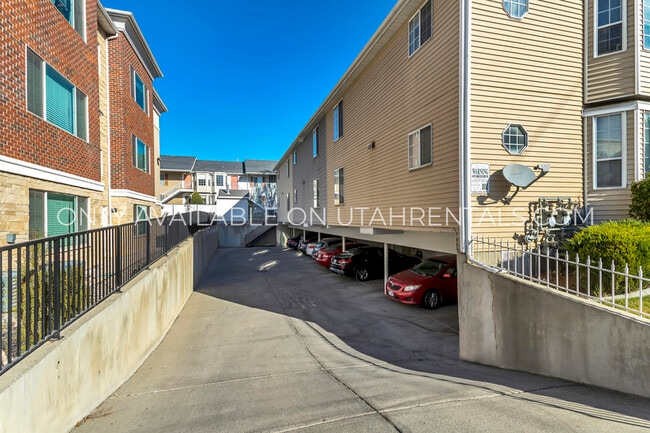 Building Photo - 611 N 700 E