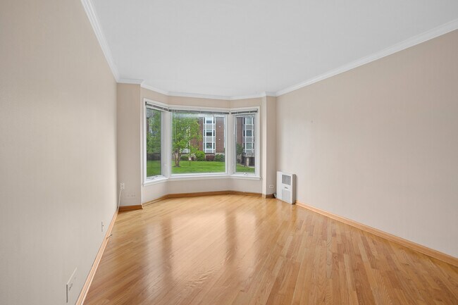Building Photo - 400 Ascot Dr