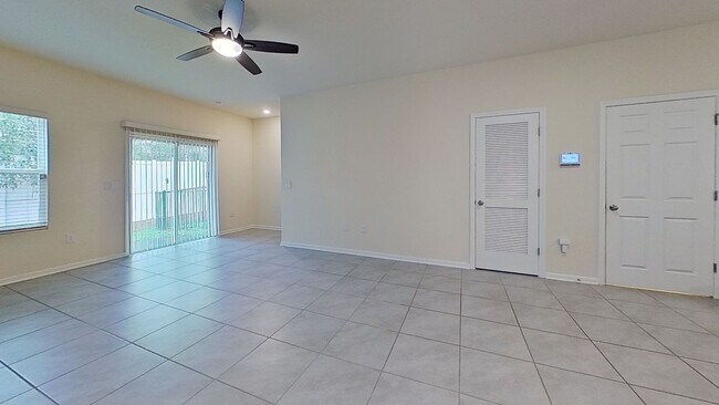 Building Photo - Jacksonville Townhome w/ Garage, Spacious Bedrooms & In-Unit Washer/Dryer