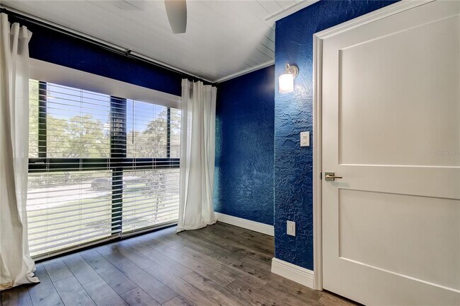 Building Photo - 2673 Sabal Springs Cir