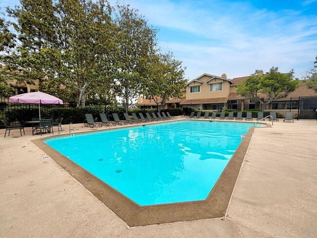 Building Photo - Charming 2BD/2BA Townhouse in Clairemont M...