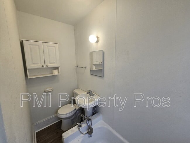 Building Photo - 2660 N 37th St