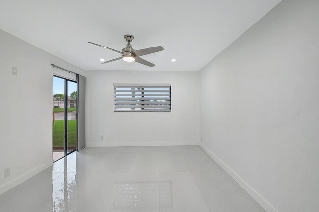 Building Photo - 15378 Lakes of Delray Blvd