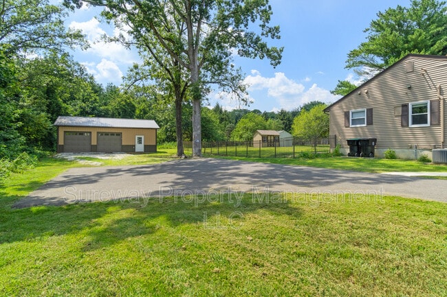 Building Photo - 425 Hay Rd