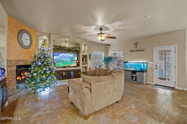 Building Photo - 3845 Tierra Campa Dr