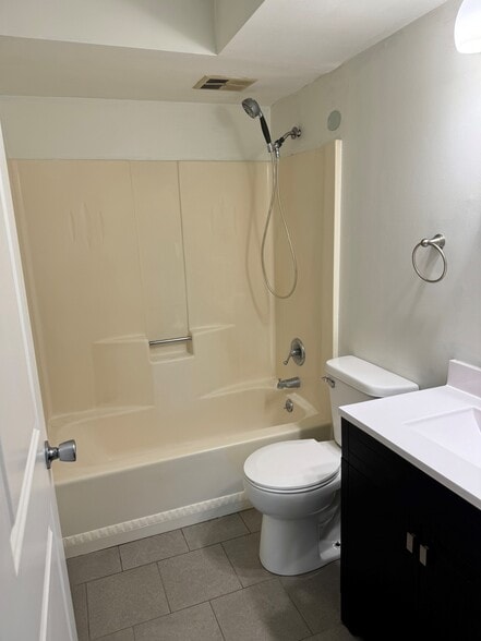 Bathroom - 1614 N Parkway Dr