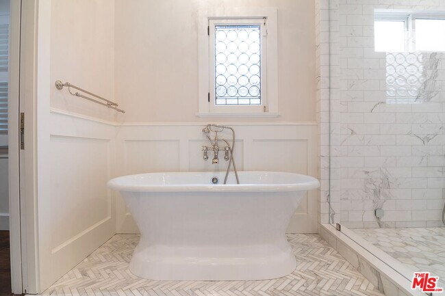 Building Photo - 106 N Citrus Ave