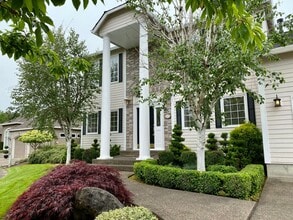 Building Photo - Beautiful custom home in Lakeshore Estates