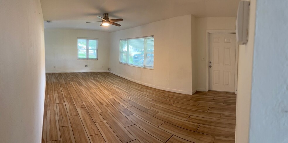 Building Photo - 8567 Ridge Rd