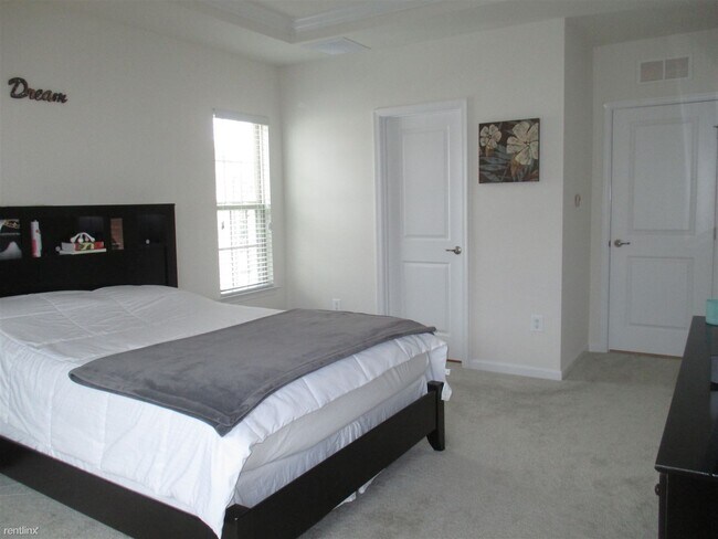 Building Photo - 2 br, 2.5 bath Townhome - 7731 Duncannon Ln