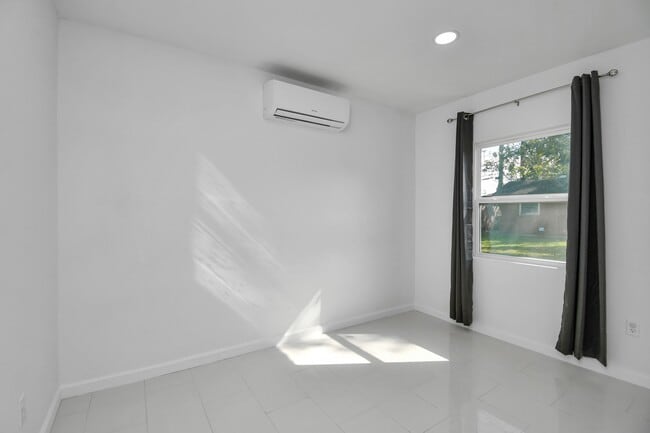 Building Photo - 11127 Melba Ln