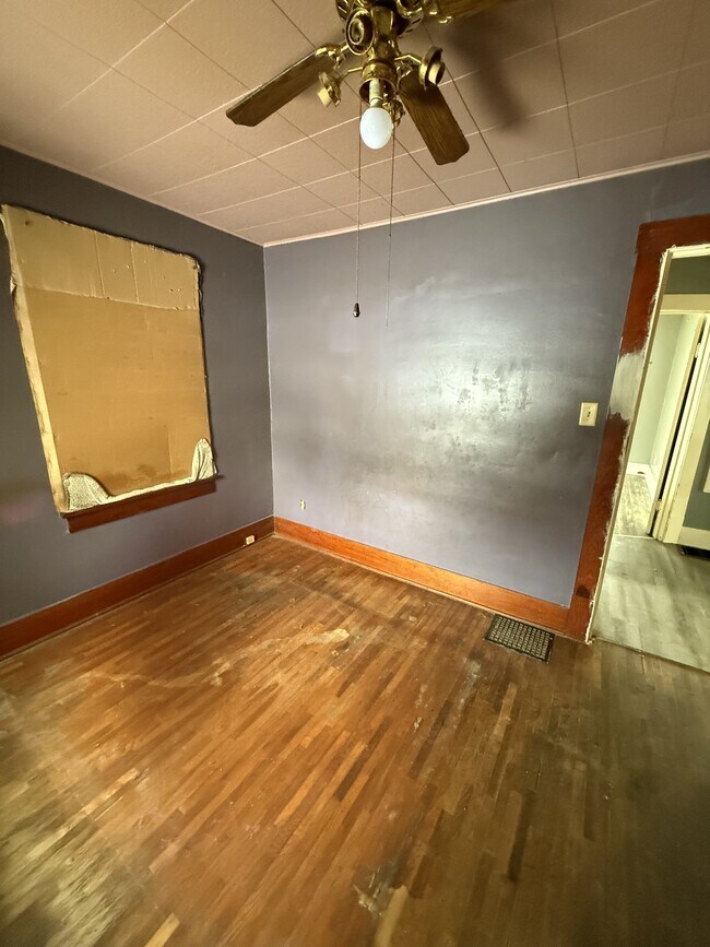 Building Photo - 1512 N Walnut Grove Ave