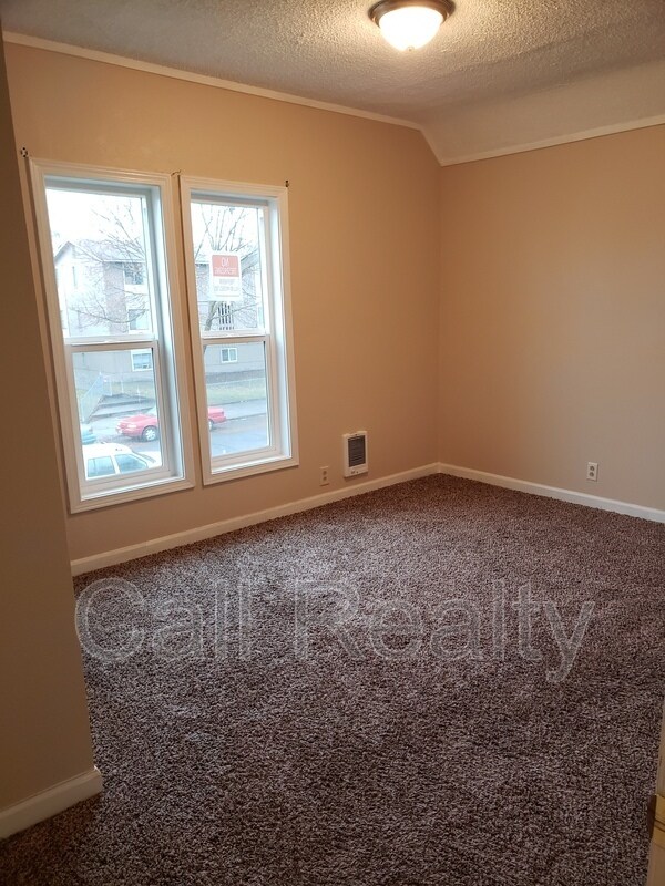 Building Photo - 1508 W Sharp Ave