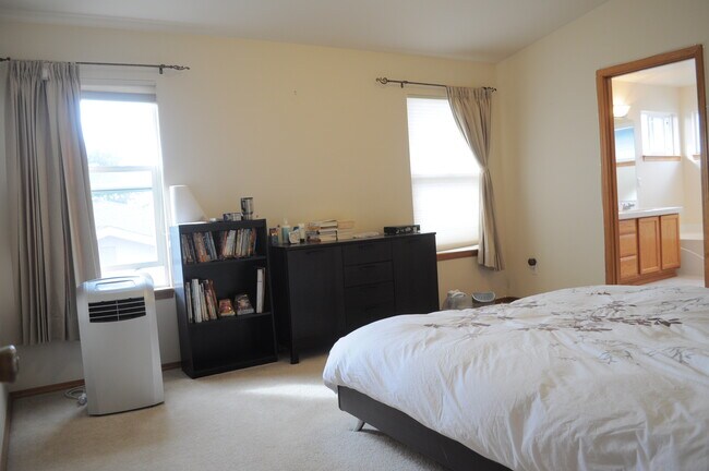 Building Photo - 551 Quincy Ave NE