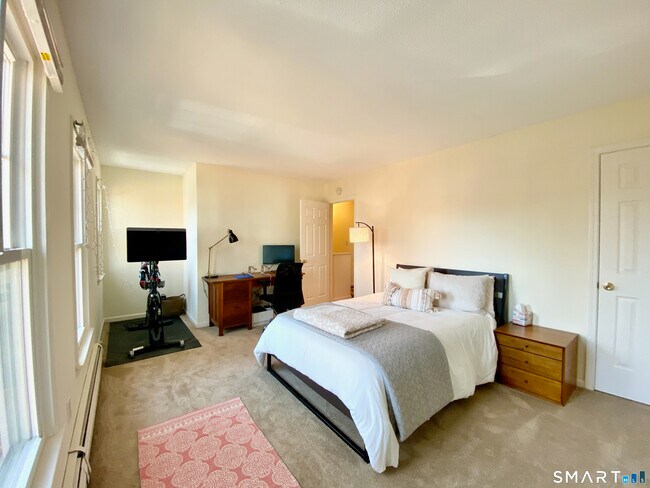 Building Photo - 908 State St