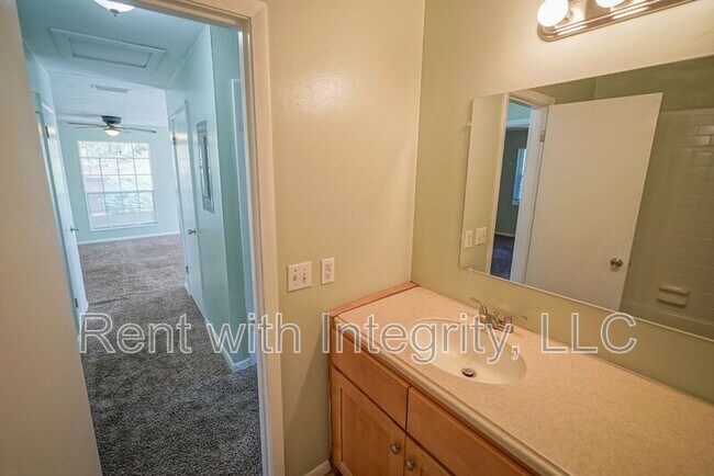 Building Photo - 2304 Hartsfield Ct