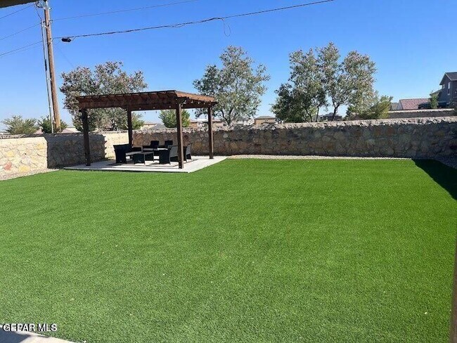 Building Photo - 7561 Red Cedar Dr