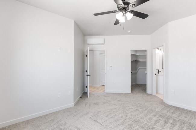 Building Photo - 10201 Crest Rd