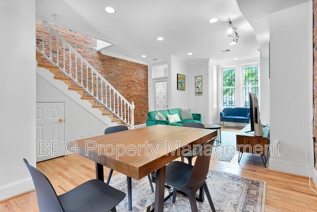 Building Photo - 1037 5th St NE