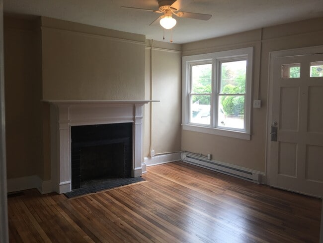 Building Photo - 1400- B Summit Ave