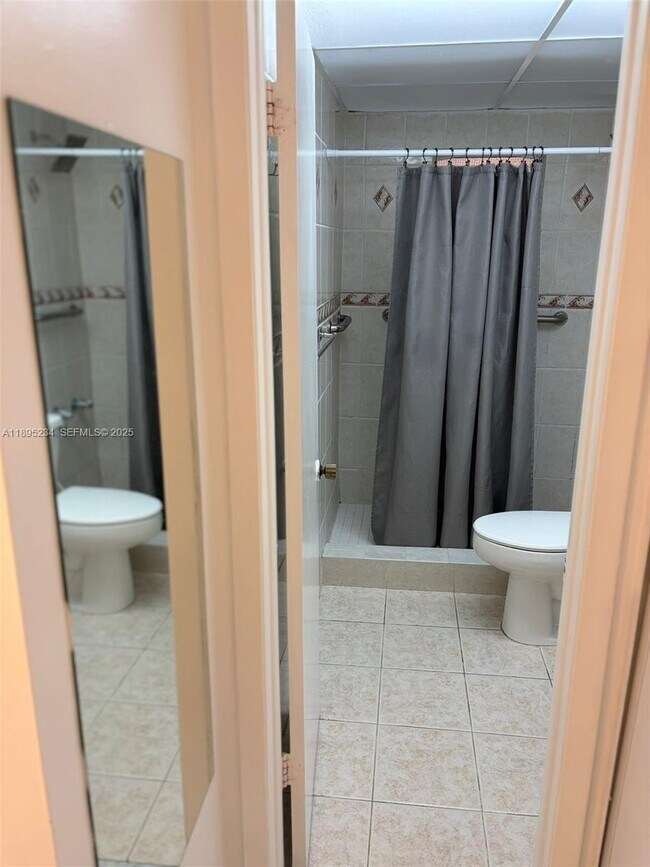 Building Photo - 6820 W Flagler St