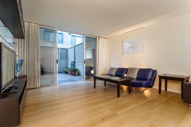 Building Photo - 3200 6th Ave