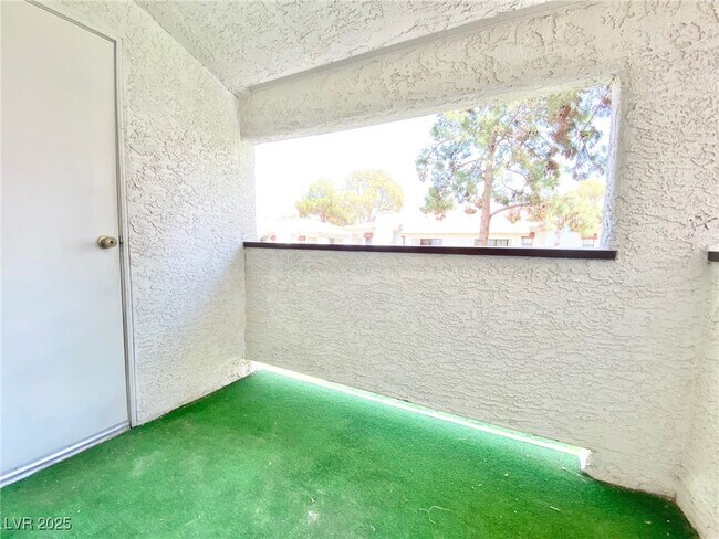 Building Photo - 6661 W Tropicana Ave