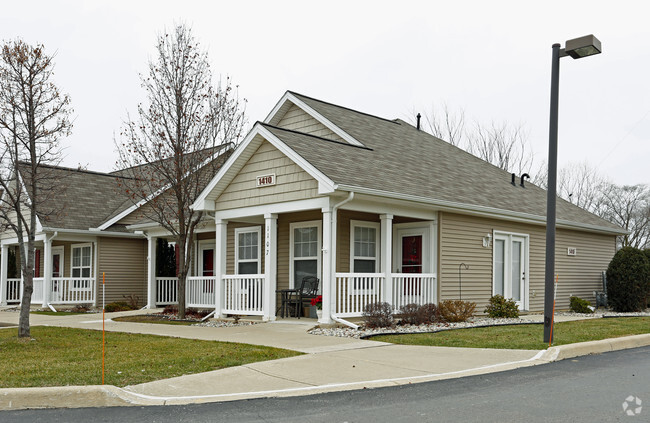 Primary Photo - Creekside Village Apartments