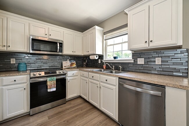 Building Photo - 3805 Cassidy Dr