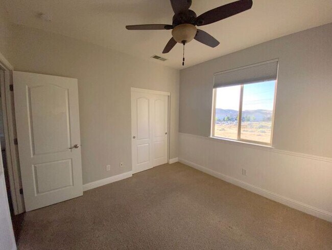 Building Photo - Top of the Hill - Gorgeous 5 Bedroom 3 Bat...