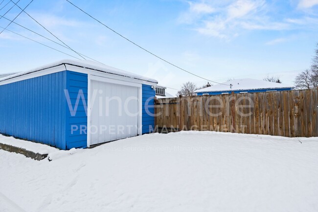 Building Photo - *MOVE IN SPECIAL * 1ST FULL MONTH FREE* Great 3-Bedroom Home IN The Garland District