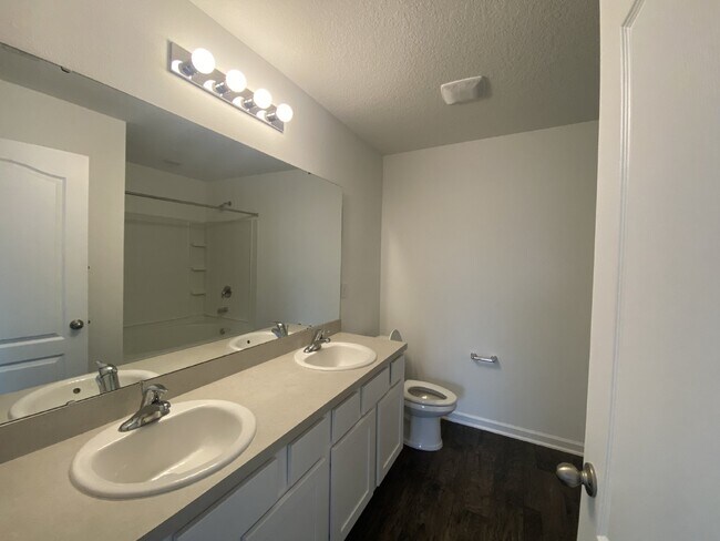 Building Photo - Beautiful 4-Bedroom Home in Cross Creek – Resort-Style Amenities & Convenient Clay County Location!