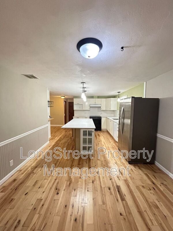 Building Photo - 3325 NW Circle Blvd