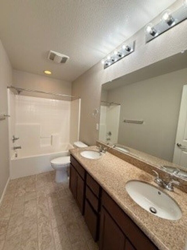 Building Photo - 2261 Hancock Dr