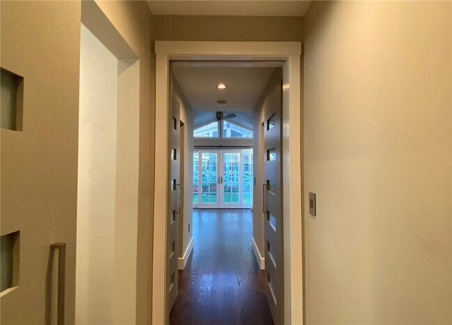 Building Photo - 349 Norumbega Dr