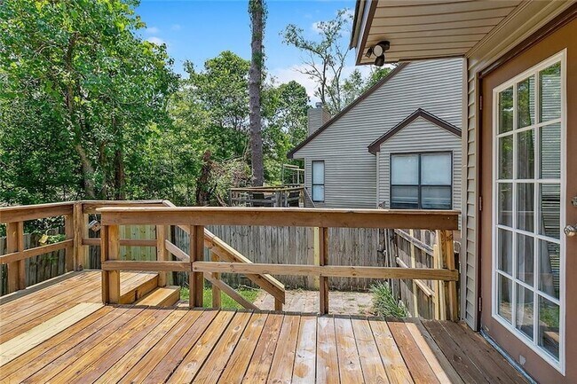 Building Photo - 239 Plimsol Ct