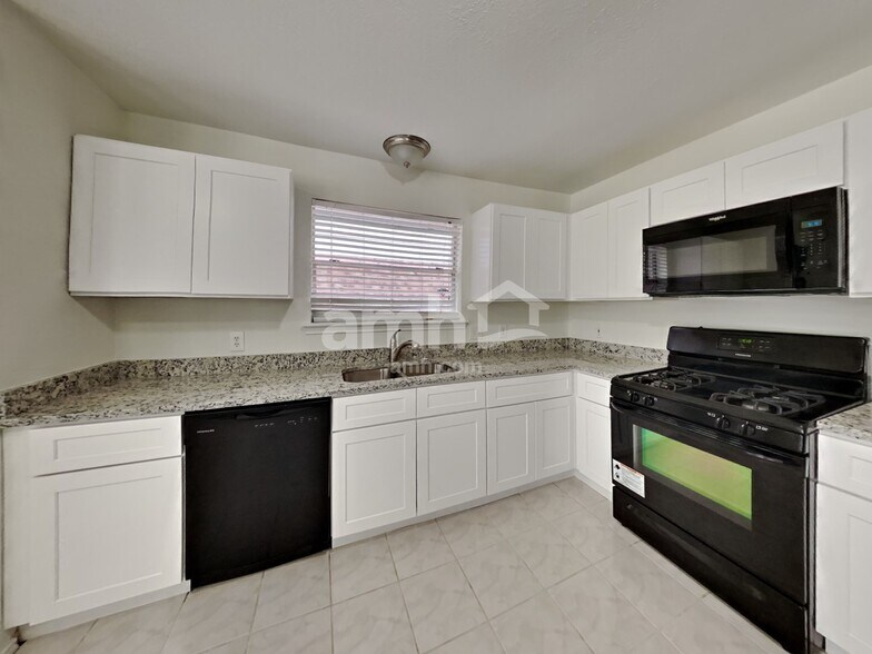 Building Photo - 1522 Telkwa Dr