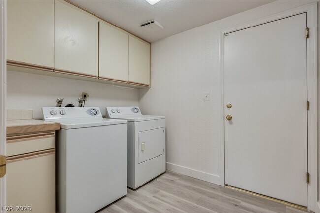 Building Photo - 4992 Crooked Stick Way