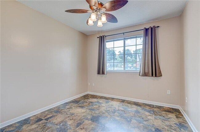 Building Photo - 9833 Baywinds Blvd